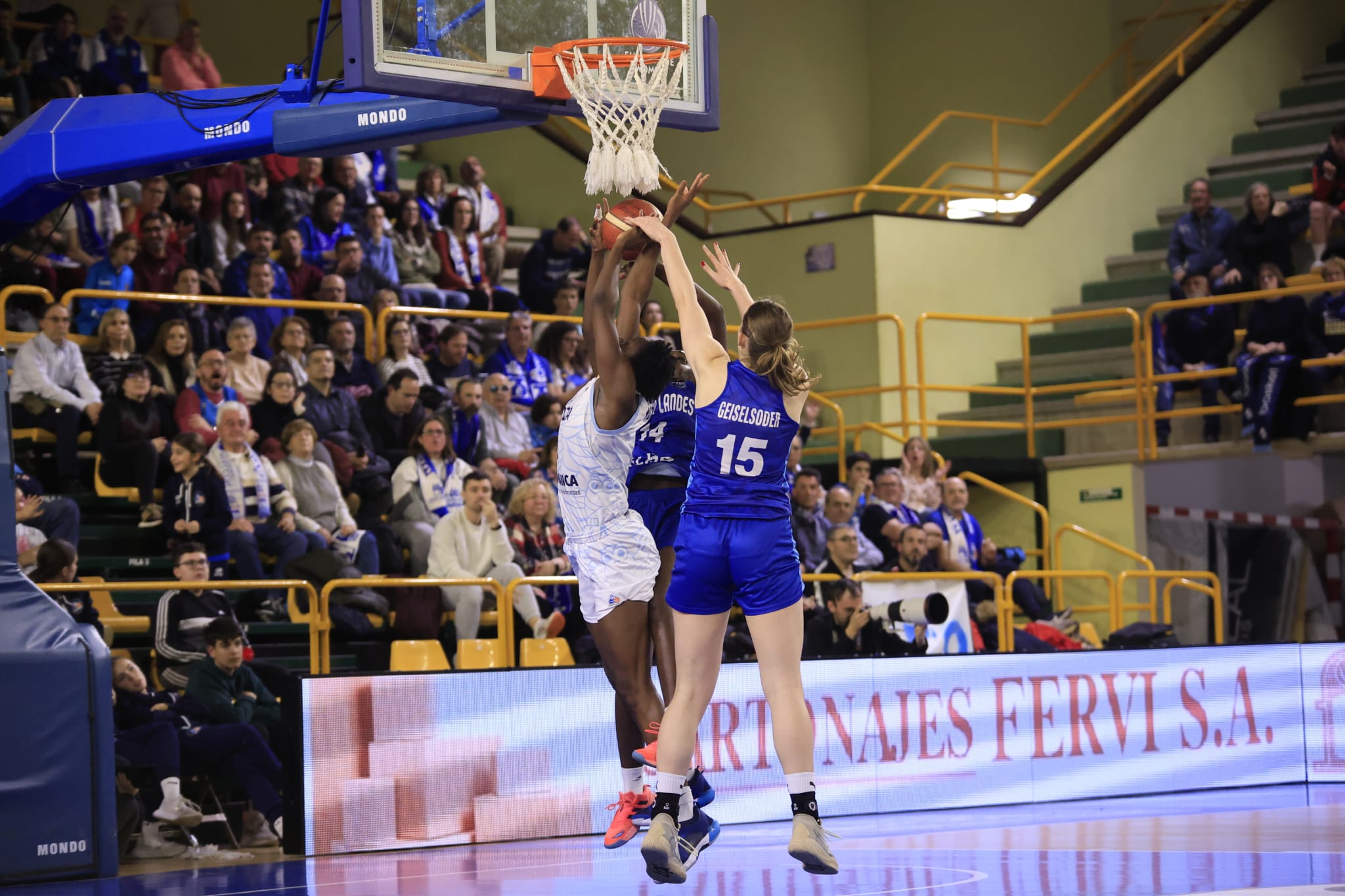 Avenida gana a Landes y sigue vivo en Europa