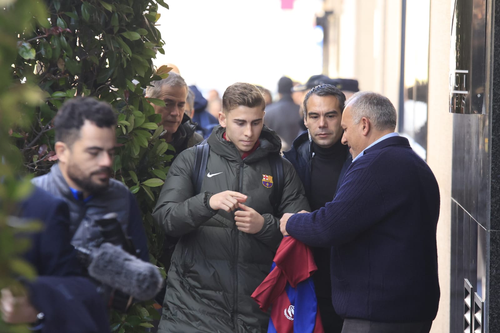Locura ante la llegada del FC Barcelona en Salamanca
