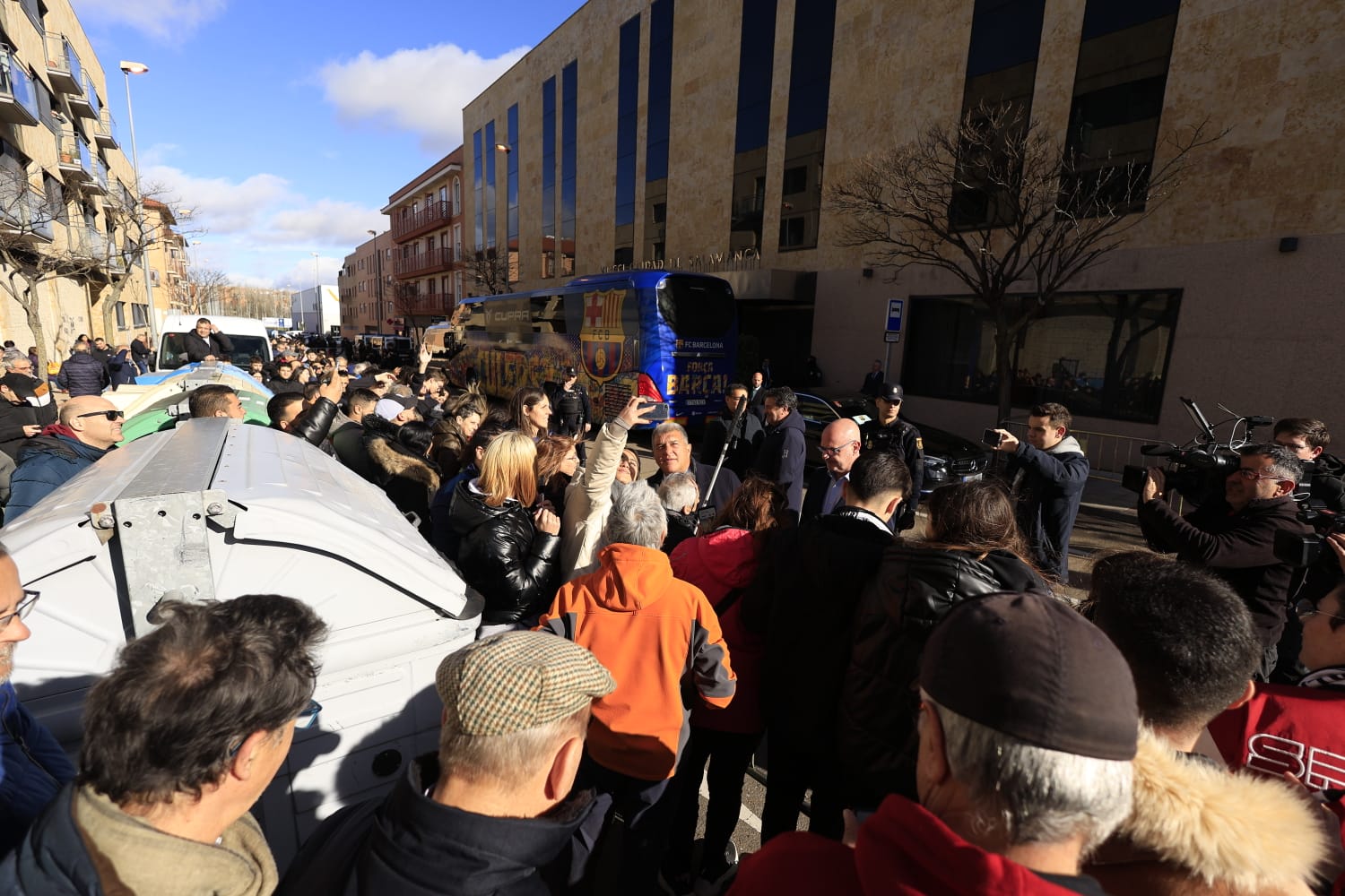 Locura ante la llegada del FC Barcelona en Salamanca