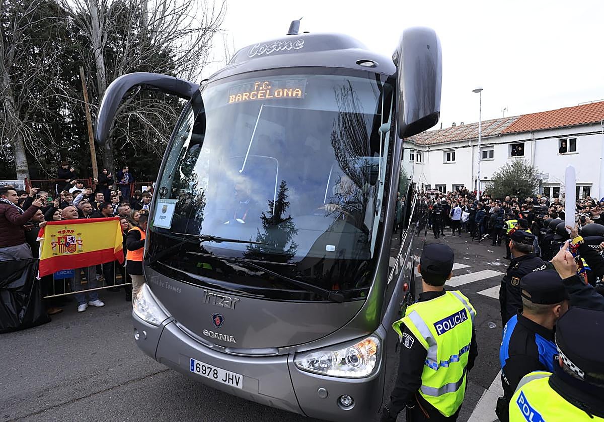El autobús del Barcelona llega al Reina Sofía