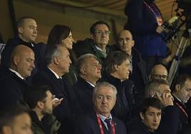 Joan Laporta junto al alcalde de Salamanca, Carlos García Carbayo en el palco