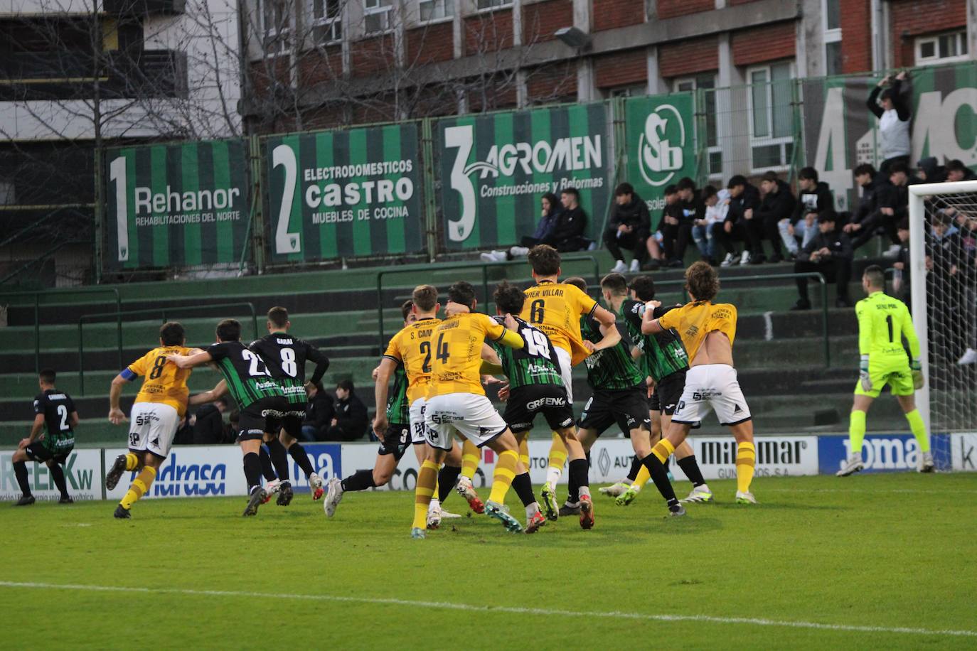 El partido entre el Sestao y Unionistas, en imágenes