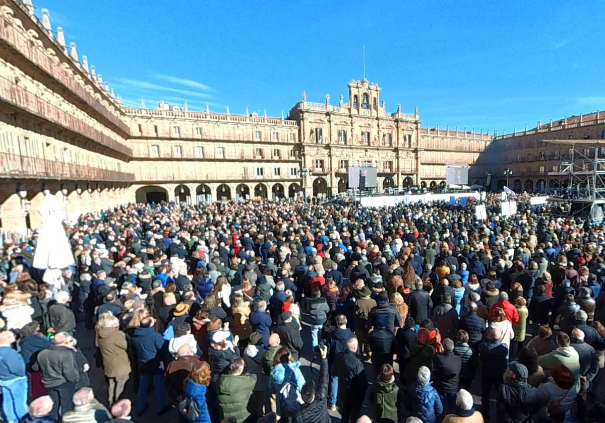 Aspecto de la Plaza Mayor de Salamanca, durante la concentración de ayer.