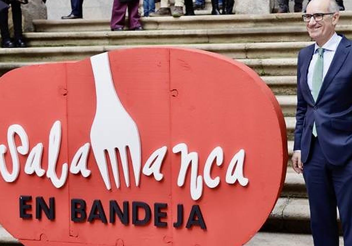 El presidente de la Diputación de Salamanca, Javier Iglesias, presenta la participación de los miembros del Club Salamanca en Bandeja en Madrid Fusión.