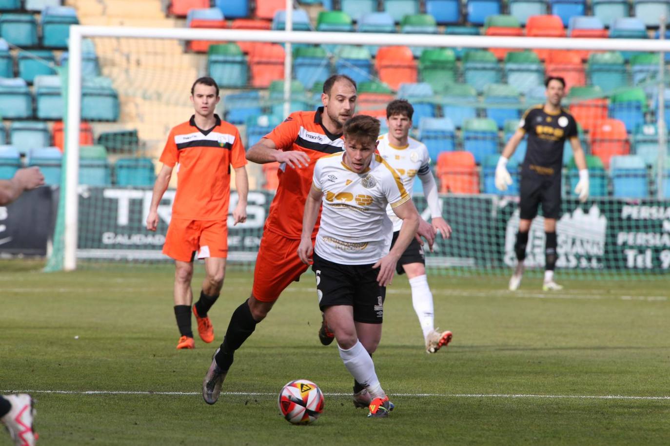 El partido entre el Salamanca UDS y La Virgen del Camino, en imágenes