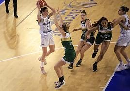 Movimiento en la zona durante el partido