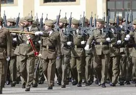 Desfile militar en el Regimiento de Ingenieros 11 de Salamanca.