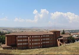 Escuela de Educación y Turismo en Ávila.