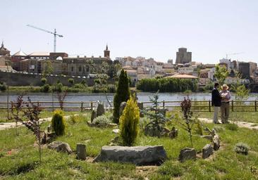 Paraje idílico de dos hectáreas a concurso con chill out, zona deportiva y mirador al Tormes