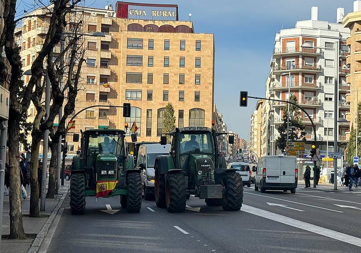 Rotondas y 200 tractores: así se ejecuta el minucioso cerco y colapso de una ciudad