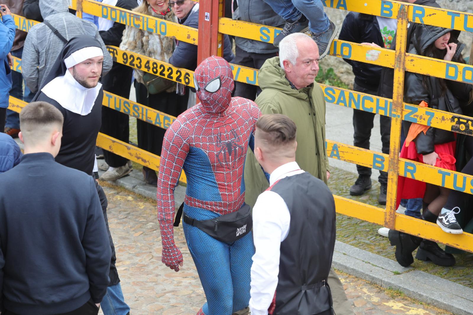 Ambiente y disfraces del sábado en el Carnaval del Toro, en imágenes