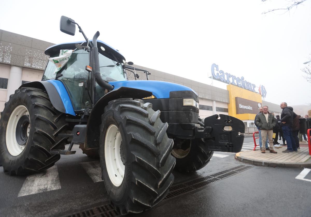 La tractorada en Salamanca &#039;pisotea&#039; el producto extranjero y rechaza las grandes superficies