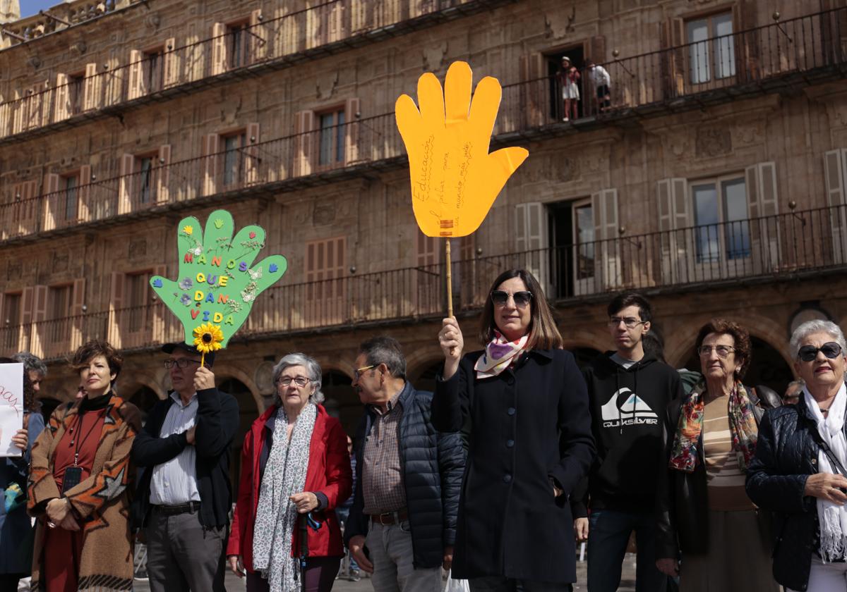 El abrazo de Manos Unidas a la Plaza Mayor de Salamanca el pasado 2023s