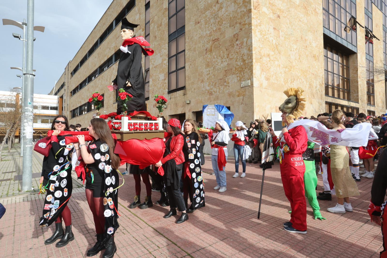 Derecho disfruta de una multitudinaria procesión del Codex