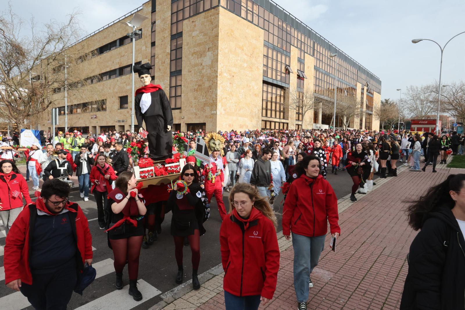 Derecho disfruta de una multitudinaria procesión del Codex