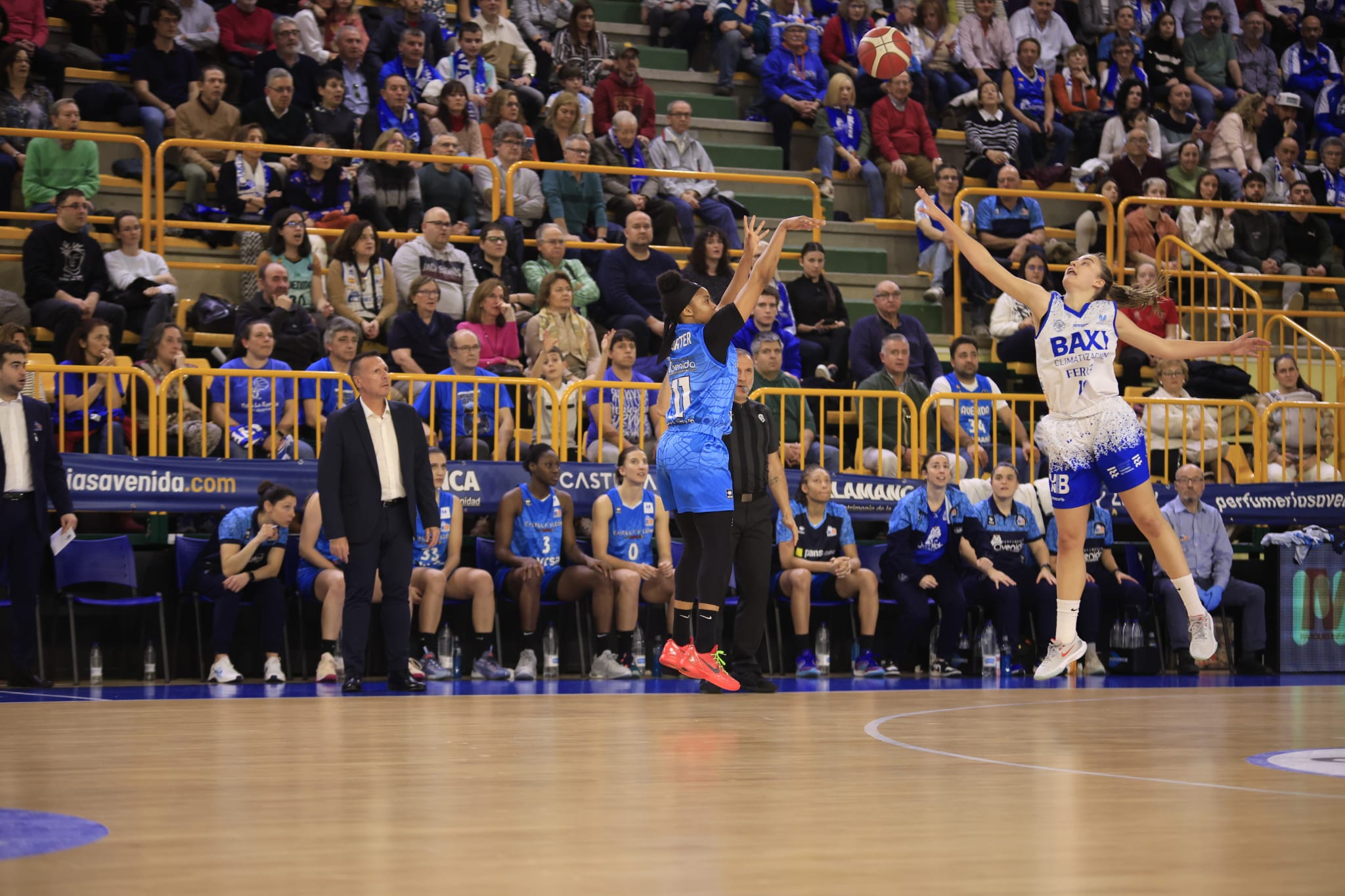 El partido entre el Avenida y el Ferrol en imágenes