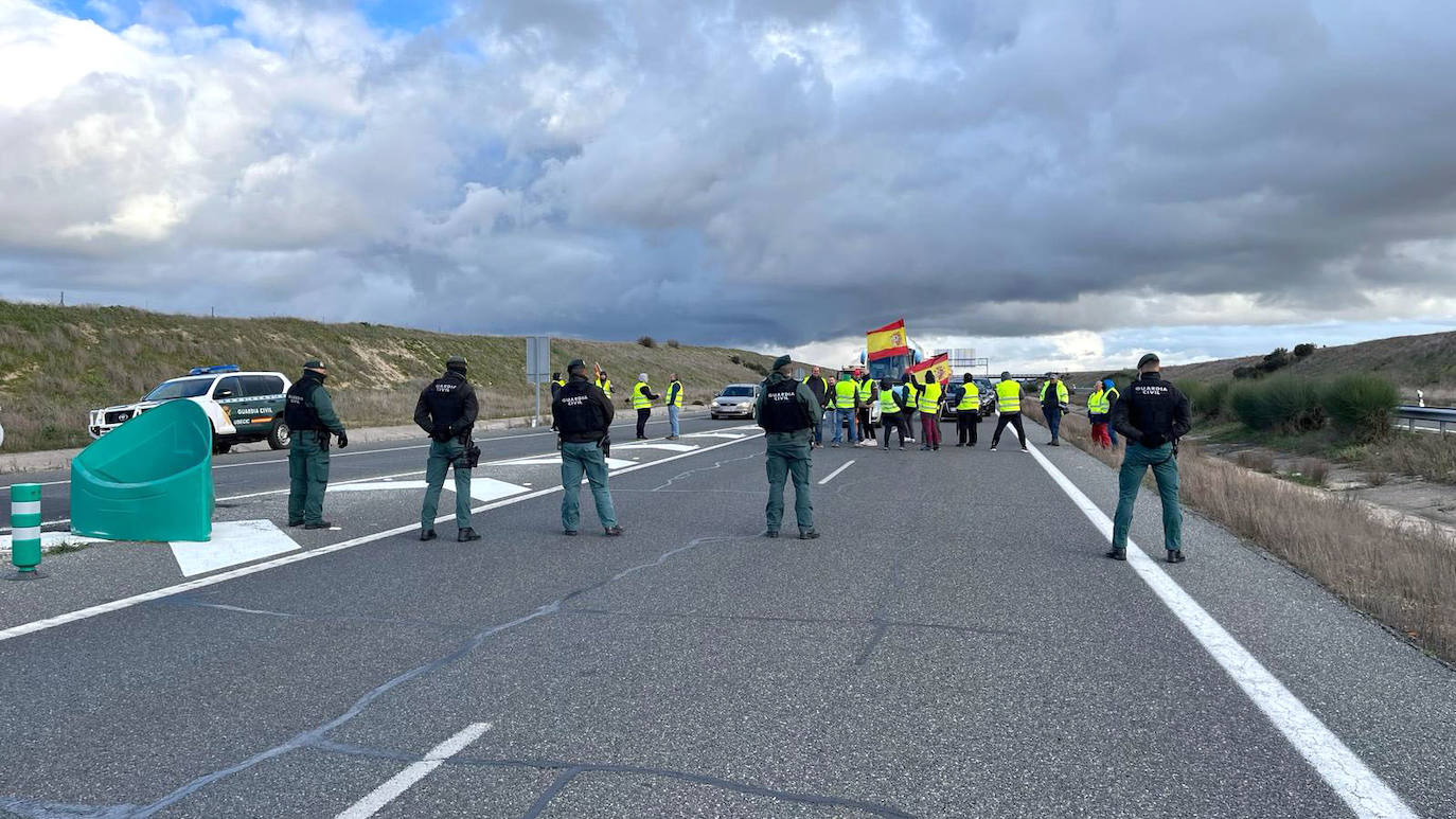 Un momento de la concentración en la autovía.