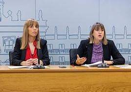 La viceportavoz socilista en el Ayuntamiento de Salamanca, María Sánchez (izda.), y la concejala María García.