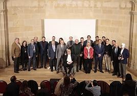 Foto de familia de los premiados.