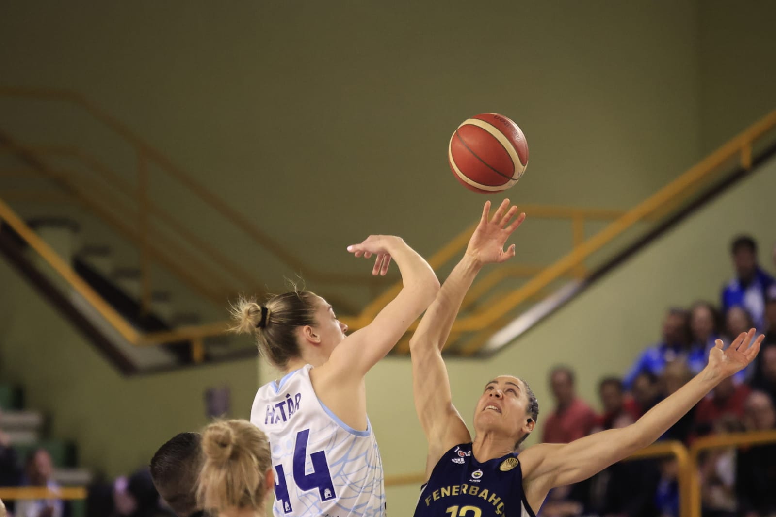 Un soberbio Würzburg brilla en la noche europea