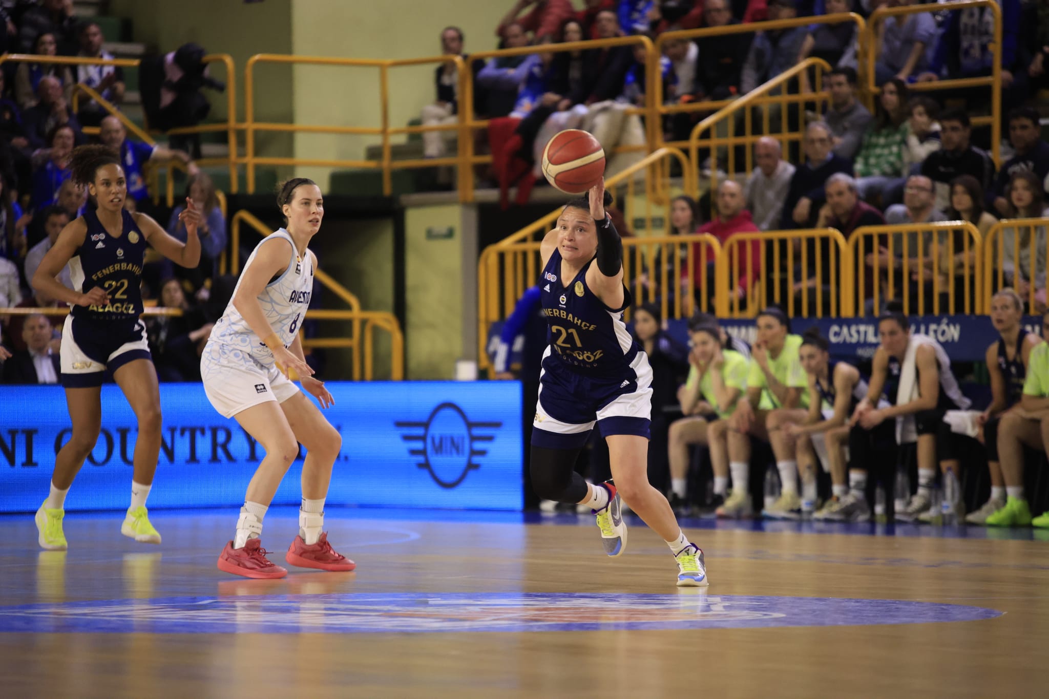 Un soberbio Würzburg brilla en la noche europea