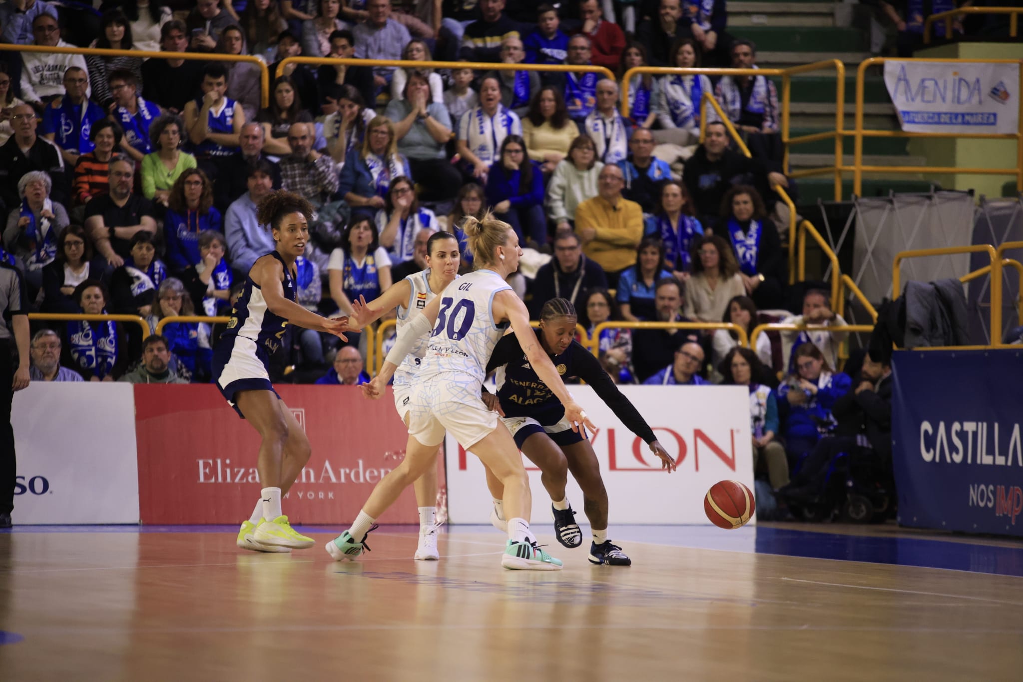 Un soberbio Würzburg brilla en la noche europea