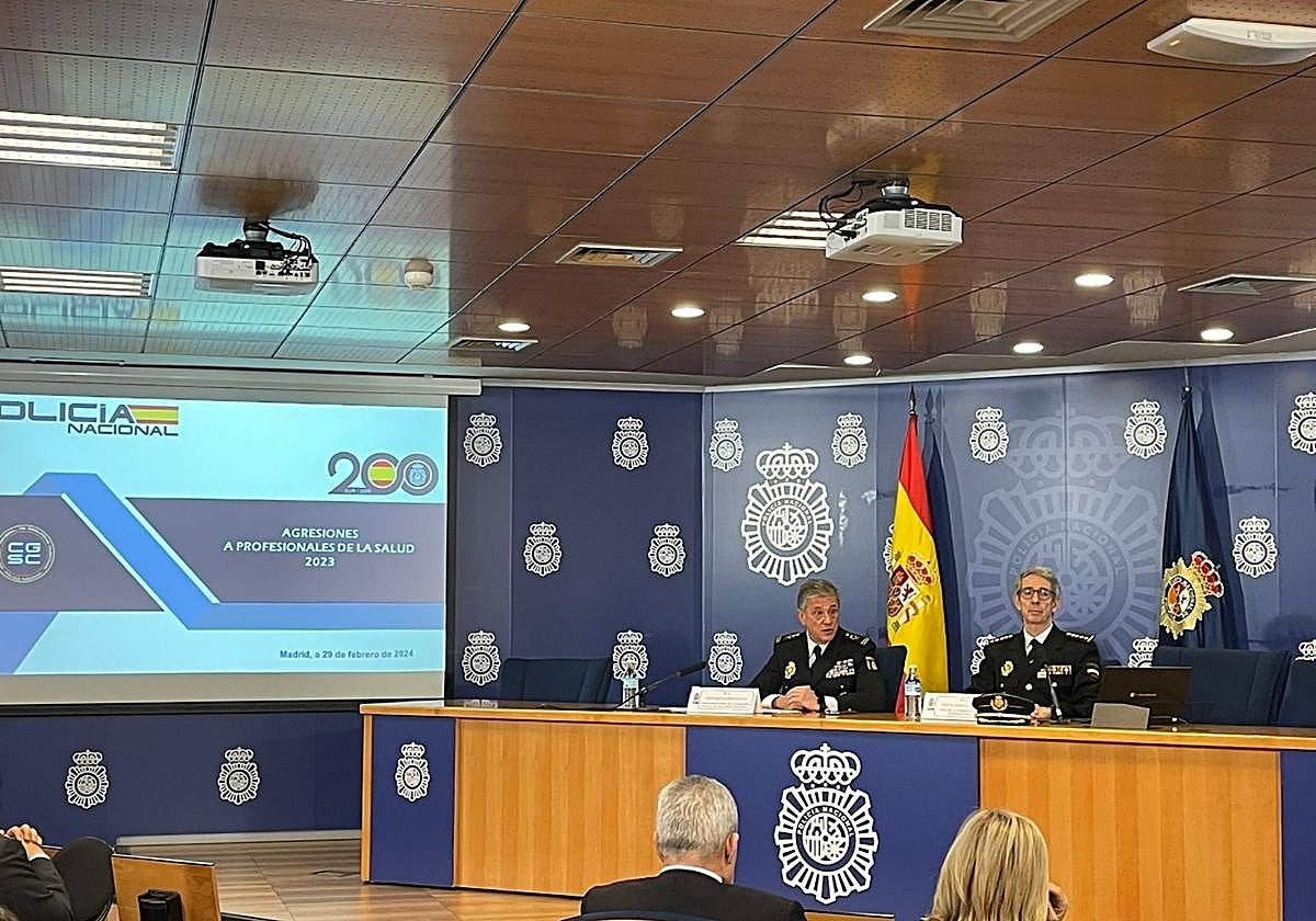 El Comisario General de Seguridad Ciudadana, Juan Carlos Castro Estévez; y el Interlocutor Policial Nacional Sanitario, Manuel Yanguas Menéndez