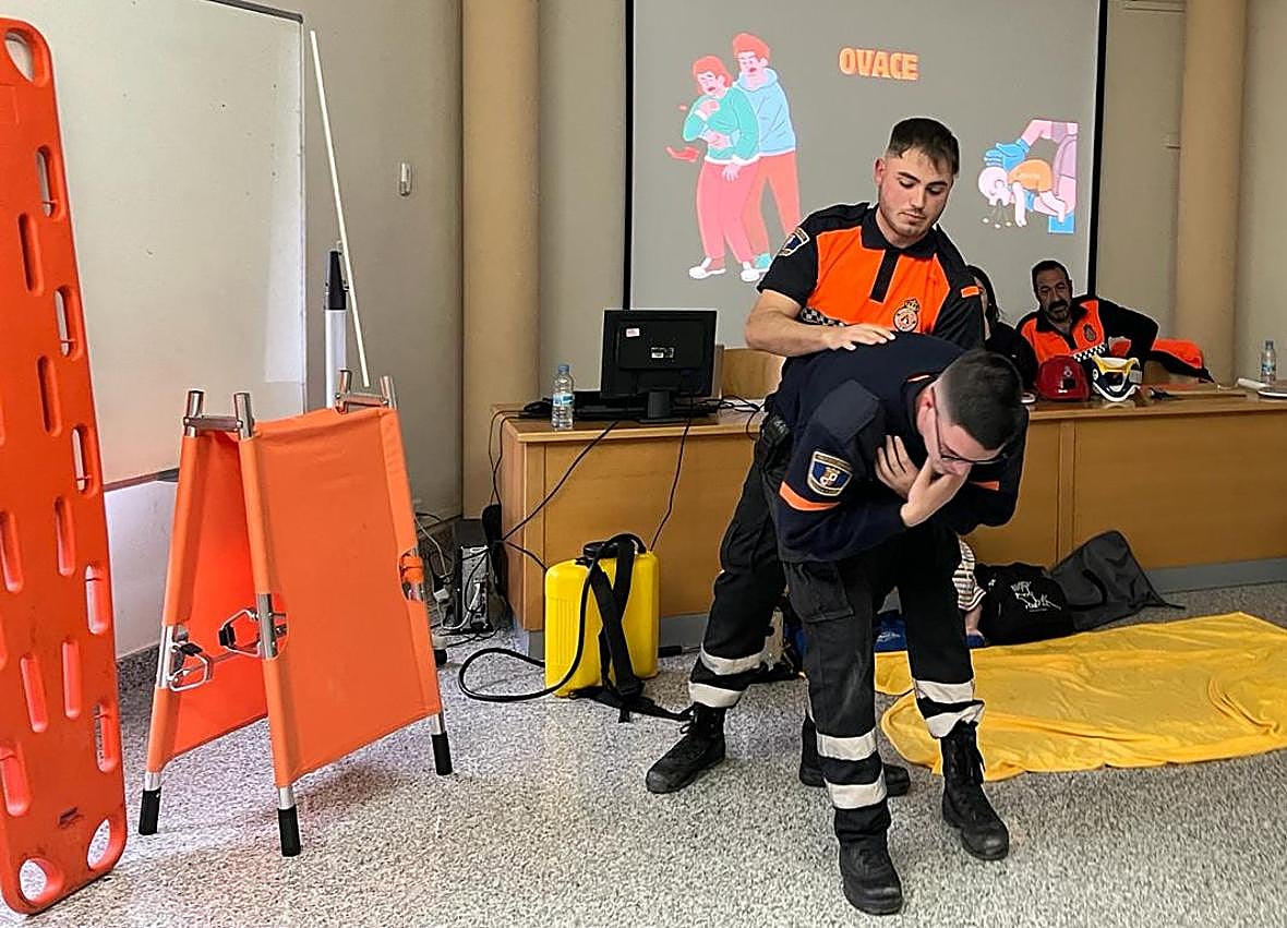Imagen secundaria 1 - Algunas fotos de la primera jornada de talleres.