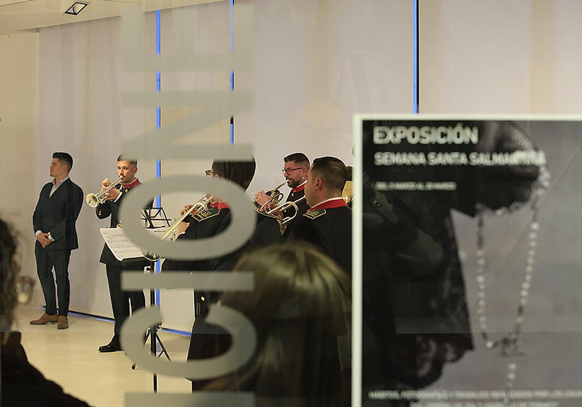 Actuación de la banda en la inaguración de la exposición.