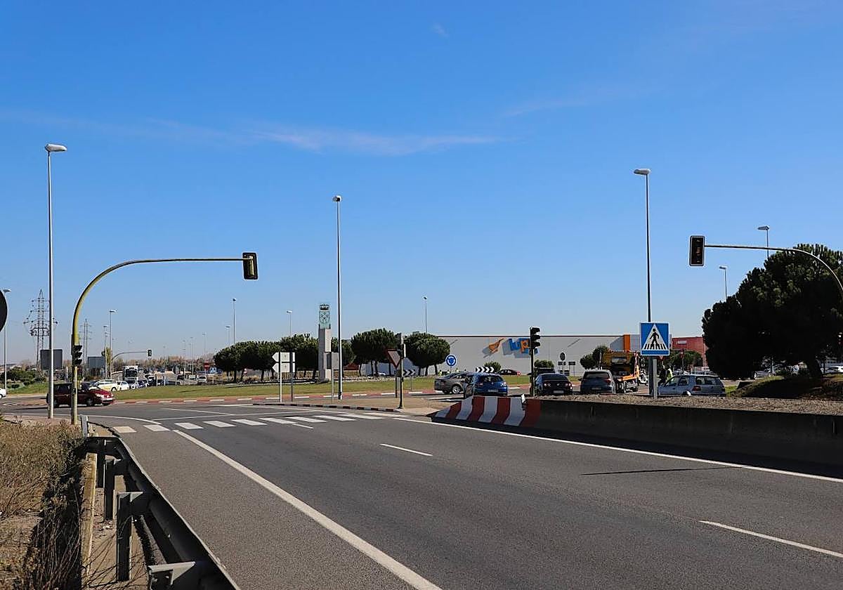 Cruce de la autovía por la Ronda Sur (SA-20), de unión entre polígonos.