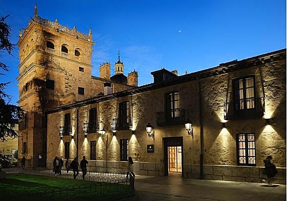 Hotel Eunice, contiguo al Palacio de Monterrey en Salamanca.