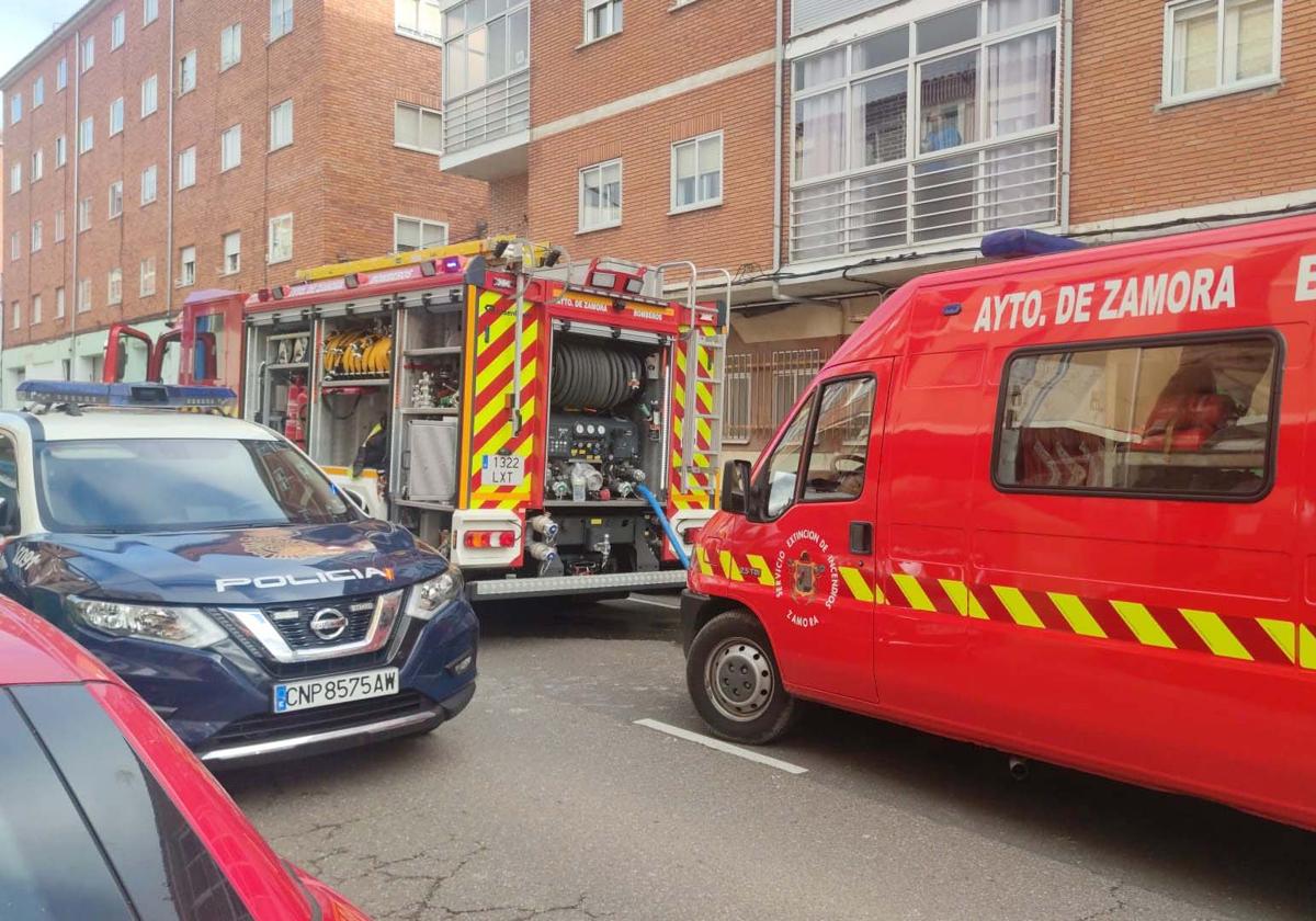 Bomberos y Policía Nacional en el lugar de los hechos