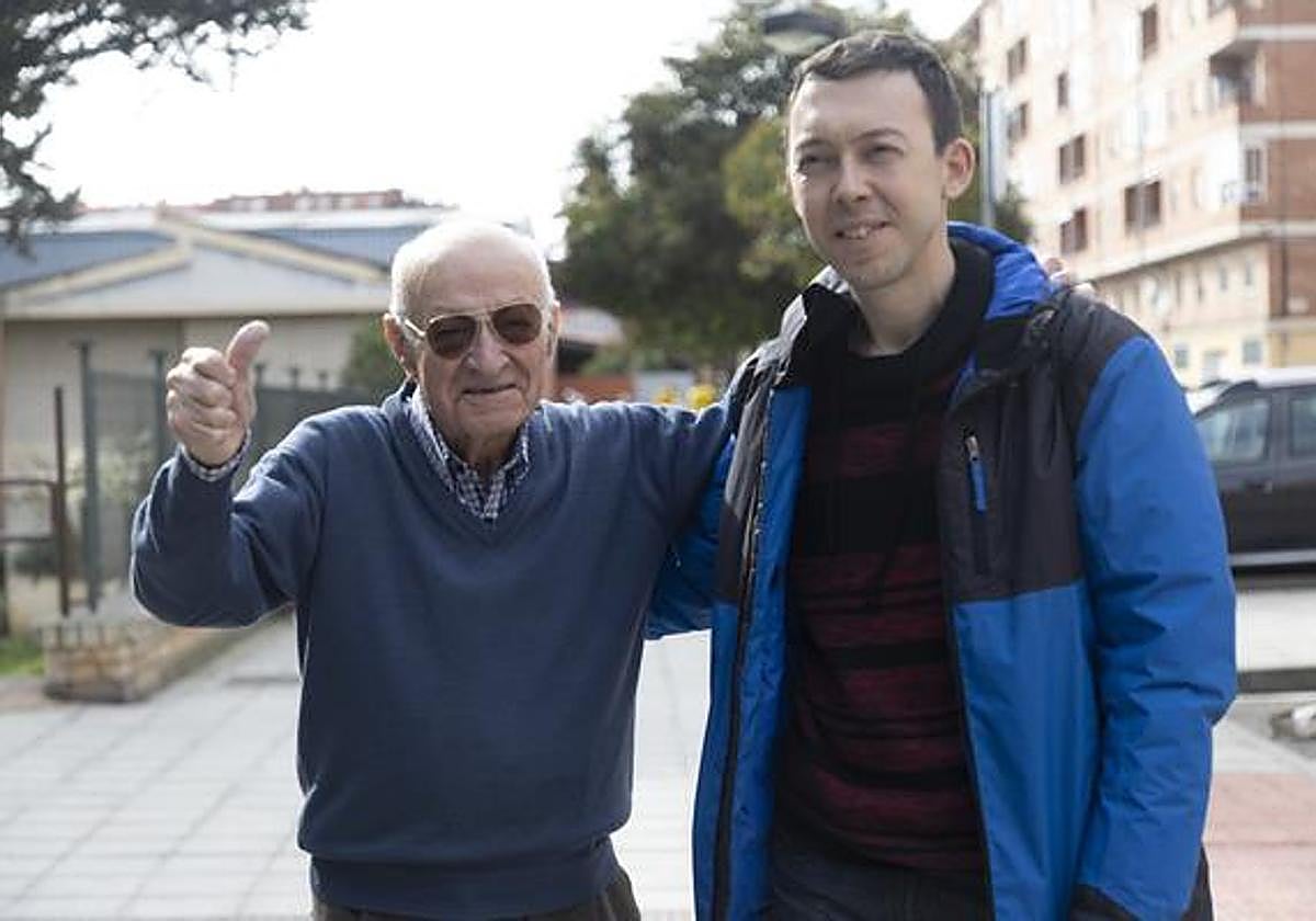 Guillermo Rodríguez, que afirma que tuvo un encuentro en la tercera fase con un humanoide, junto a Nando Domínguez, autor del libro 'Ufología histórica de Zamora'