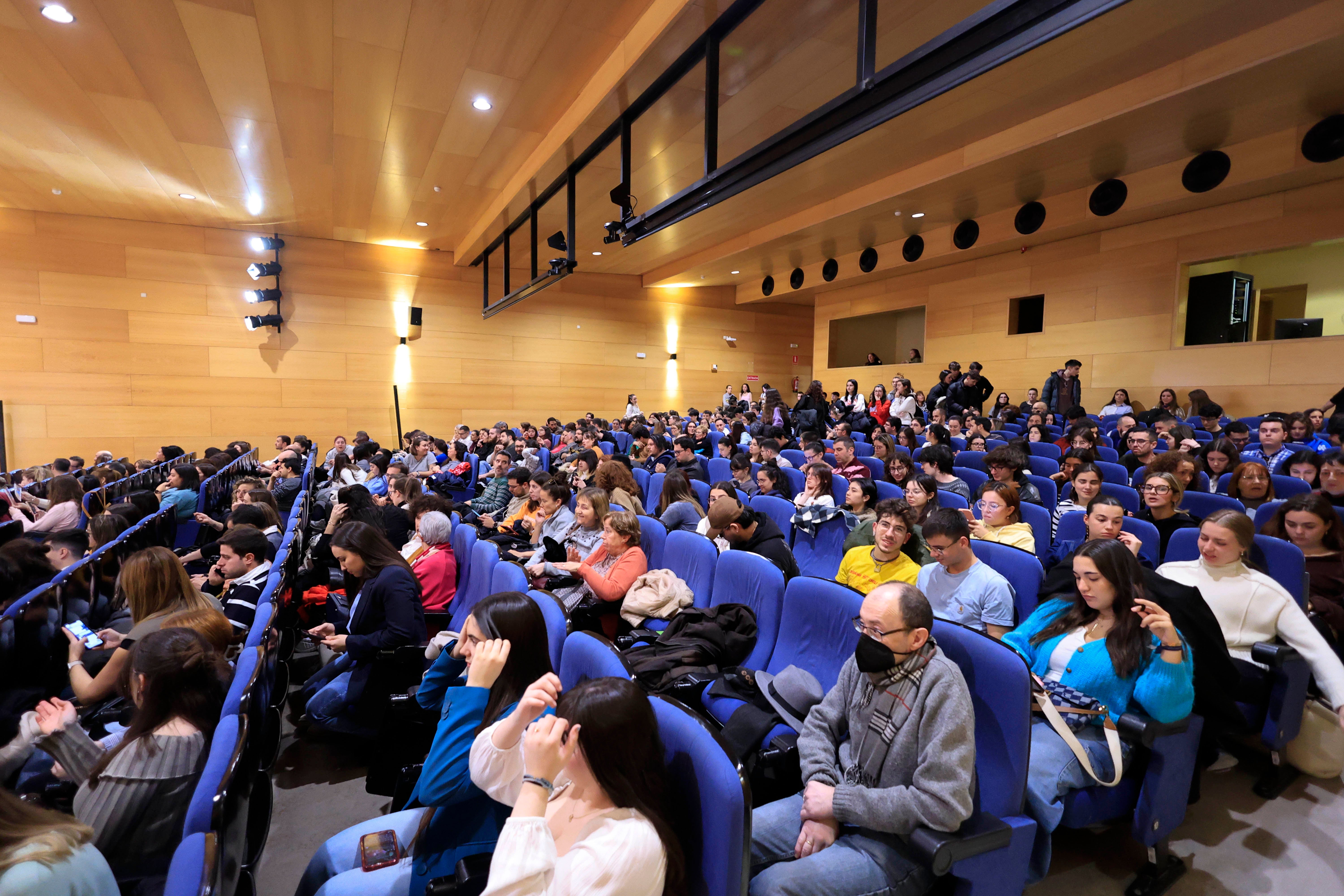 Salamanca recibe &#039;Cuerpos Especiales&#039; con una oleada de aplausos