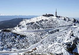 La belleza del santuario de la Peña de Francia aislado por la nieve