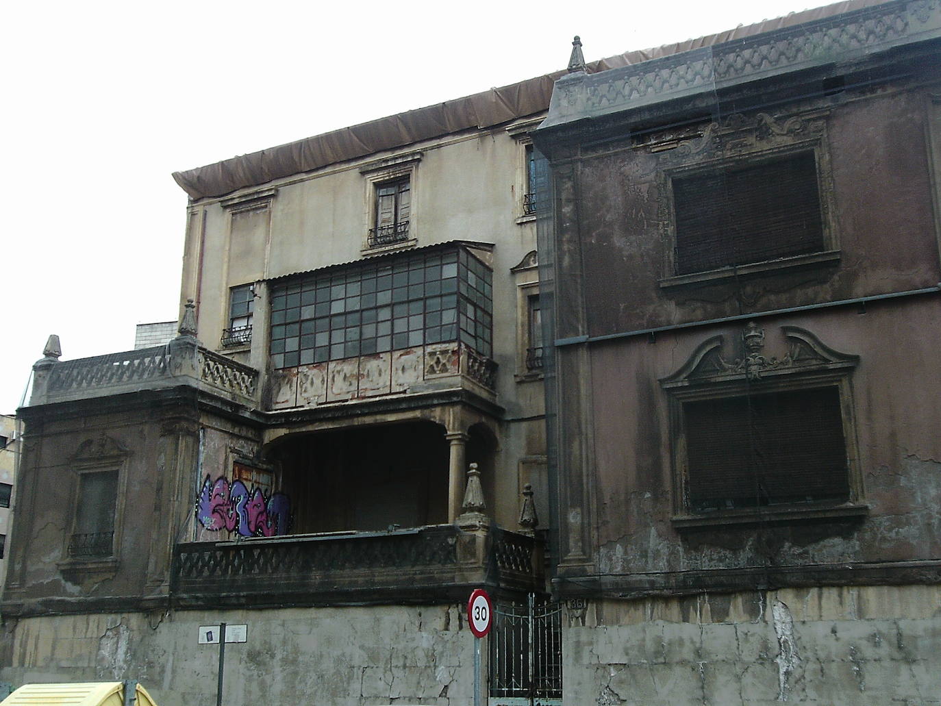 Así está el palacete de Salamanca en la lista roja tras años de abandono