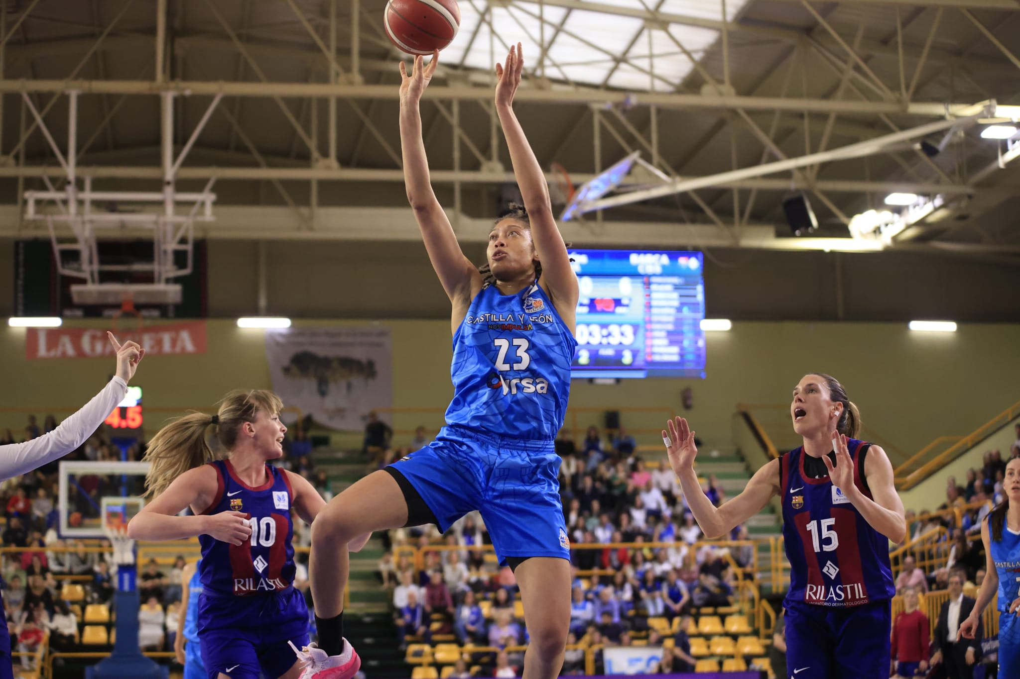 El partido entre el CB Avenida y el Barça CBS, en imágenes