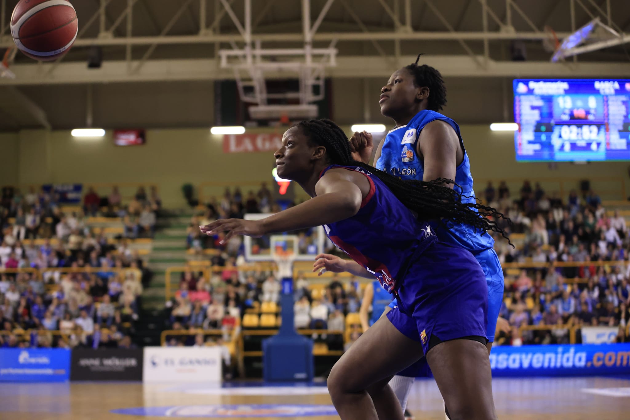 El partido entre el CB Avenida y el Barça CBS, en imágenes