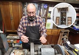 Maide afilando un cuchillo. En el círculo, la fachada del negocio 'Maide Cuchillería'.