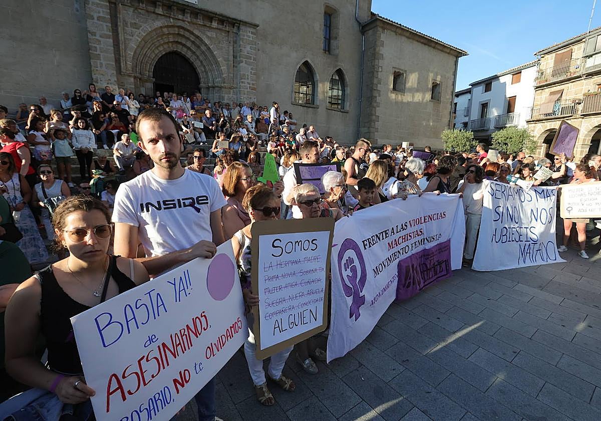 Manifestación por la muerte de una mujer a manos de su pareja.