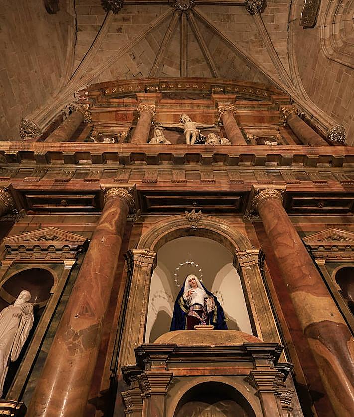 Imagen secundaria 2 - «Nosotros tenemos el testigo asegurado y ahora debemos asegurar el de la gente joven que está trabajando»