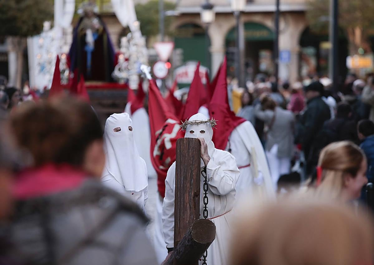 Imagen secundaria 1 - «Nosotros tenemos el testigo asegurado y ahora debemos asegurar el de la gente joven que está trabajando»
