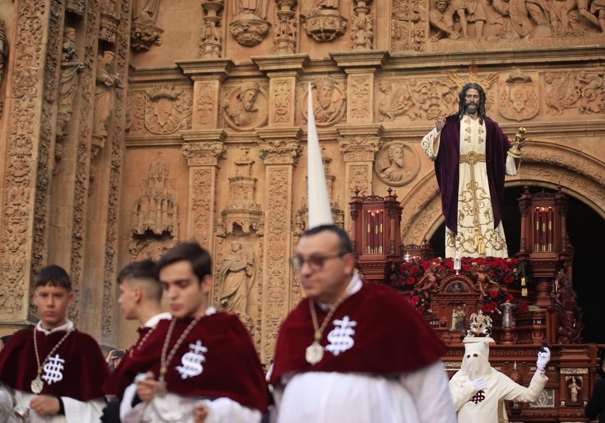 El recuerdo a Óscar Rodríguez envuelve de emotividad el recorrido de Jesús de la Redención