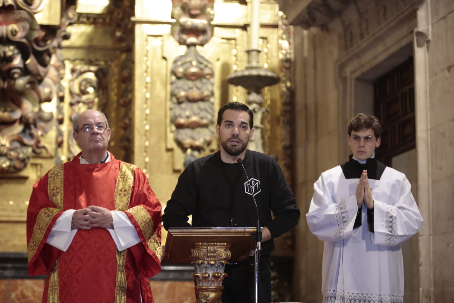 El Santísimo Cristo de la Luz procesiona dentro de la Clerecía tras la cancelación