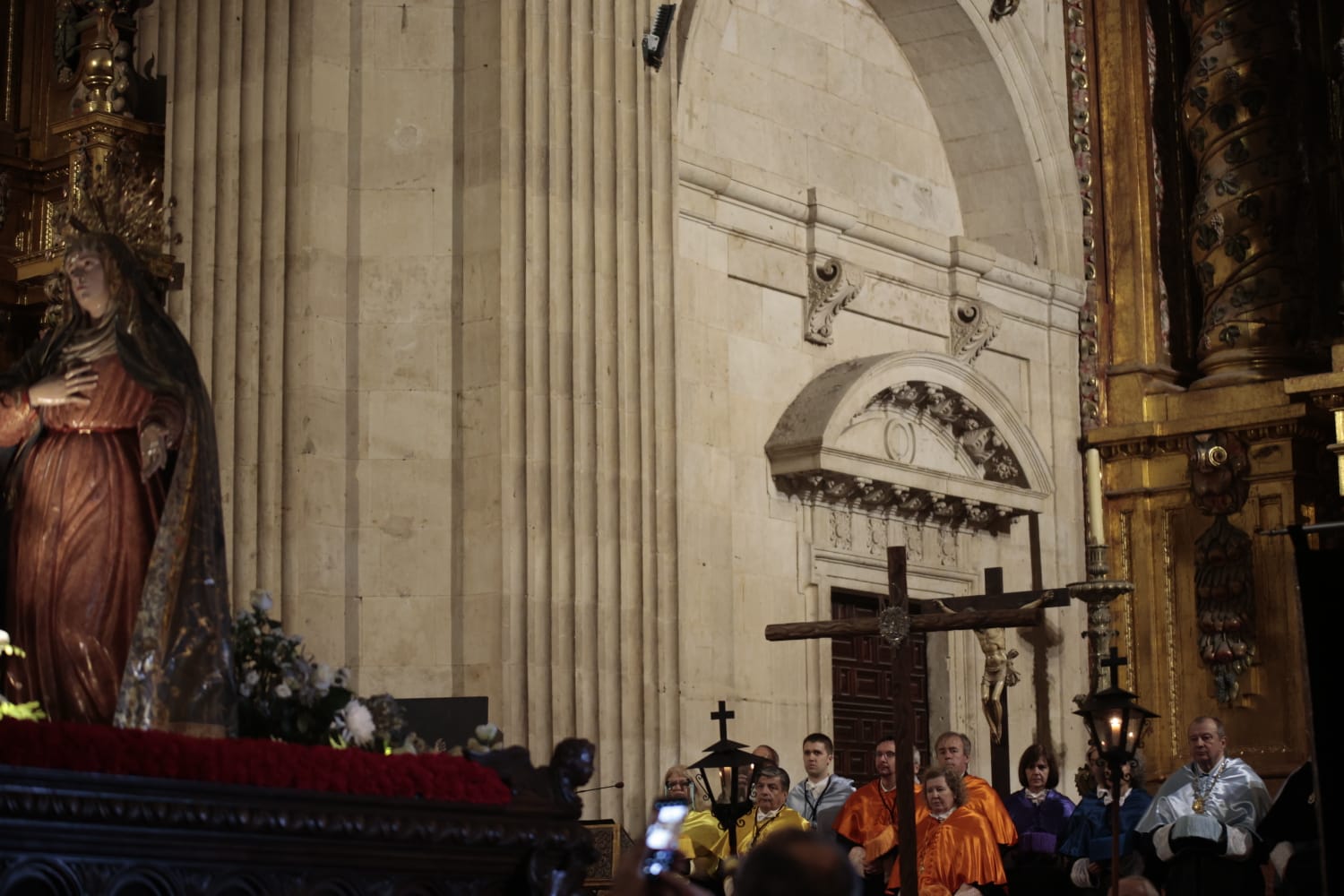 El Santísimo Cristo de la Luz procesiona dentro de la Clerecía tras la cancelación