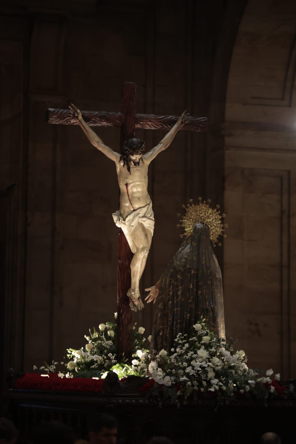 El Santísimo Cristo de la Luz procesiona dentro de la Clerecía tras la cancelación