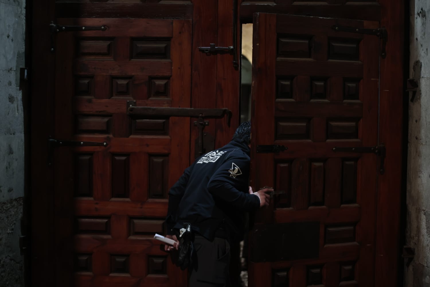 La Hermandad de Jesús Flagelado celebra un Vía Crucis en el interior de la Clerecía