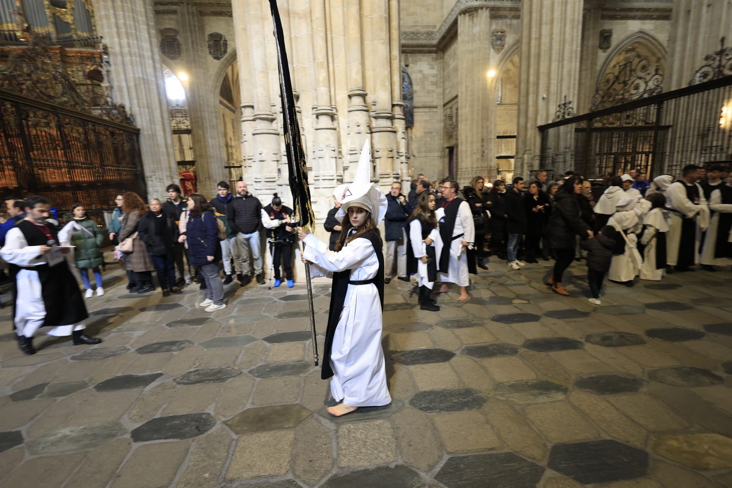 Jesús del Vía Crucis tampoco logra salir de la Catedral