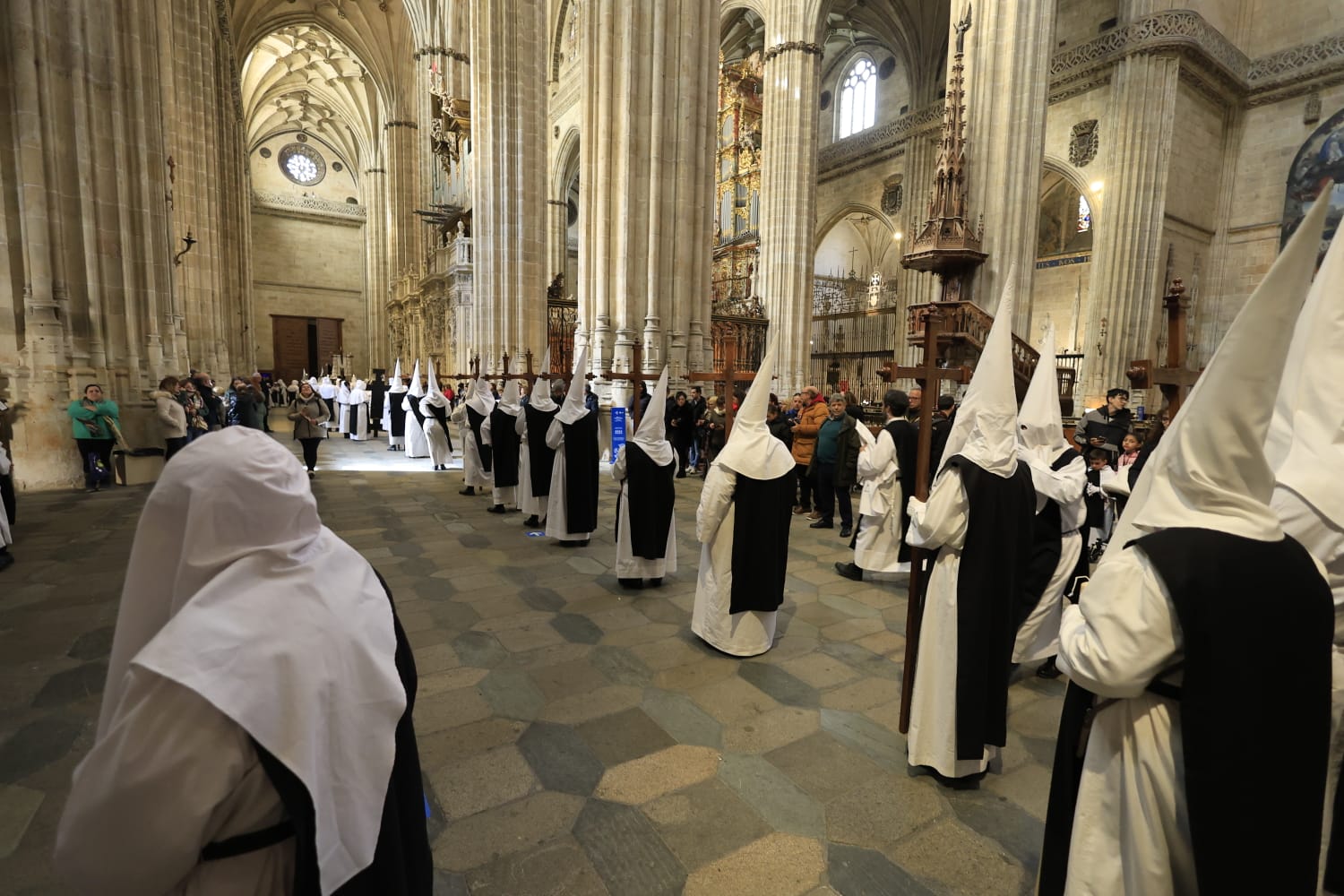 Jesús del Vía Crucis tampoco logra salir de la Catedral