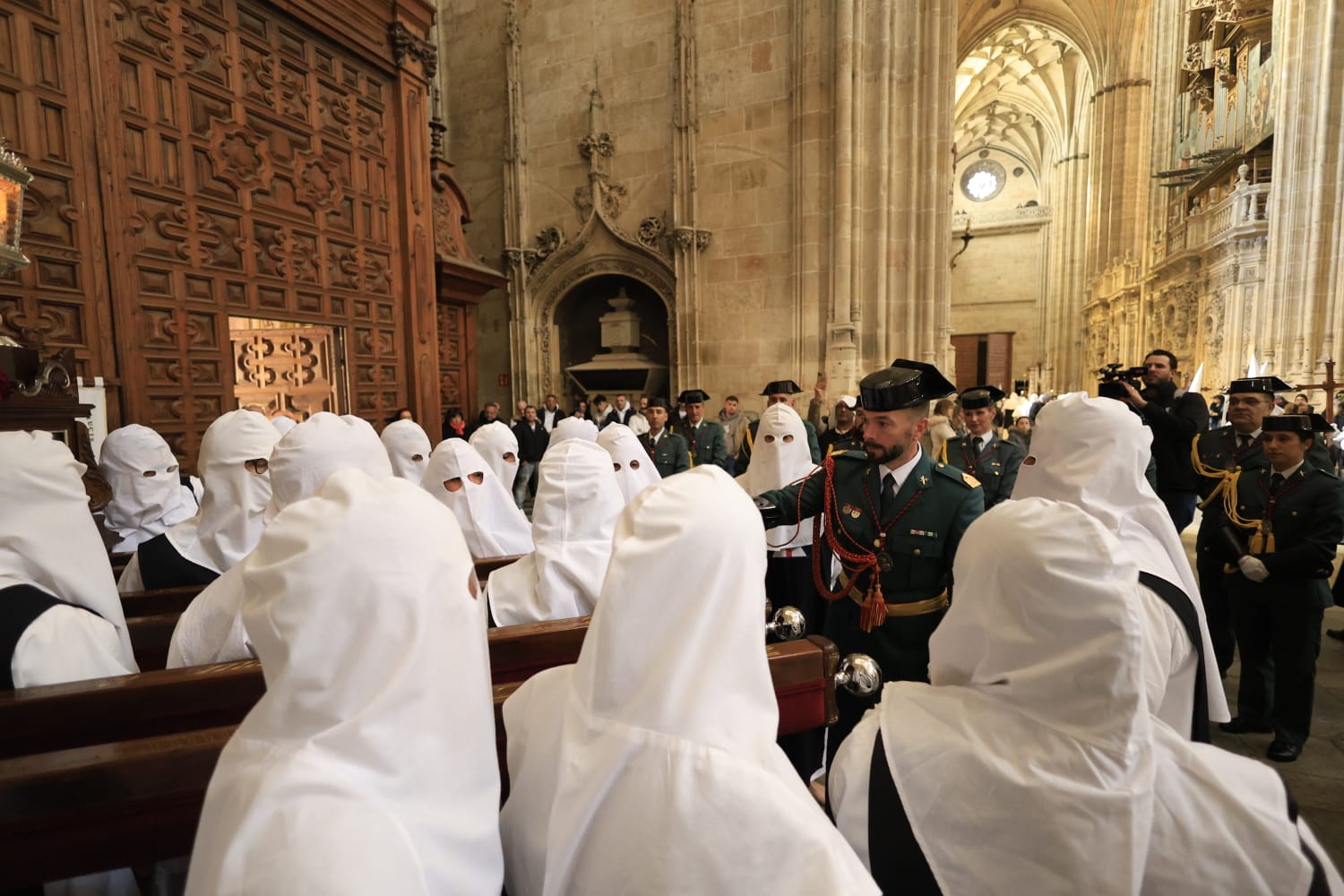 Jesús del Vía Crucis tampoco logra salir de la Catedral